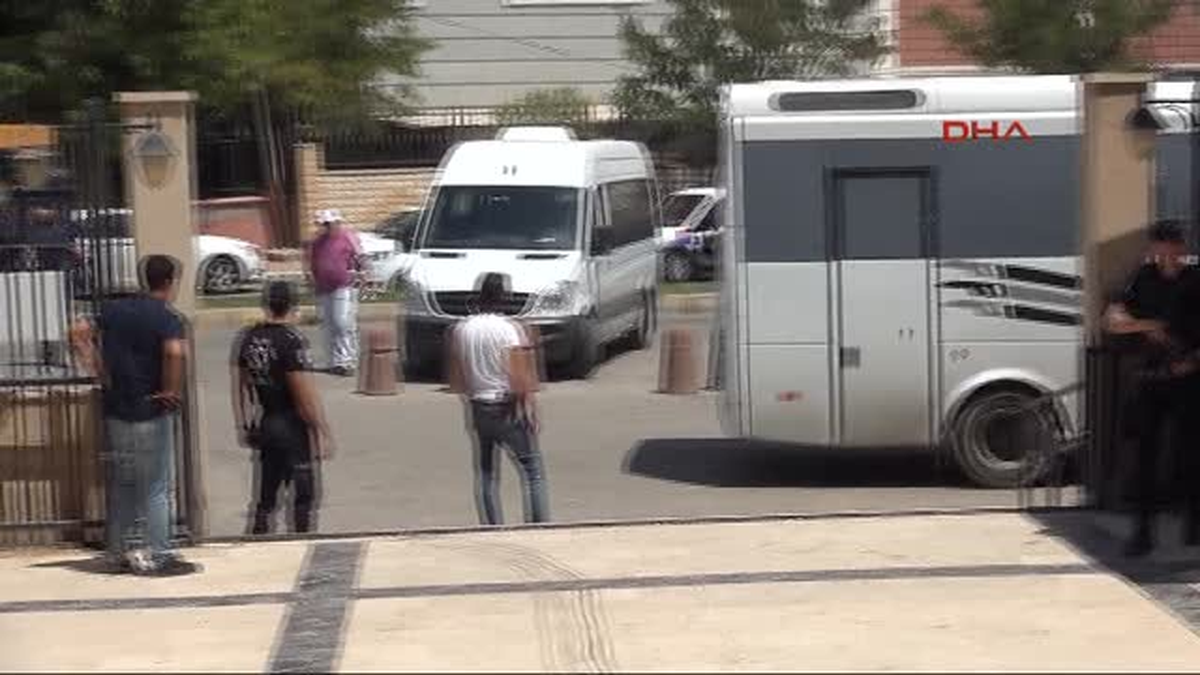 Şanlıurfa\'da Gözaltındaki 40 Hakim ve Savcı Adliyede