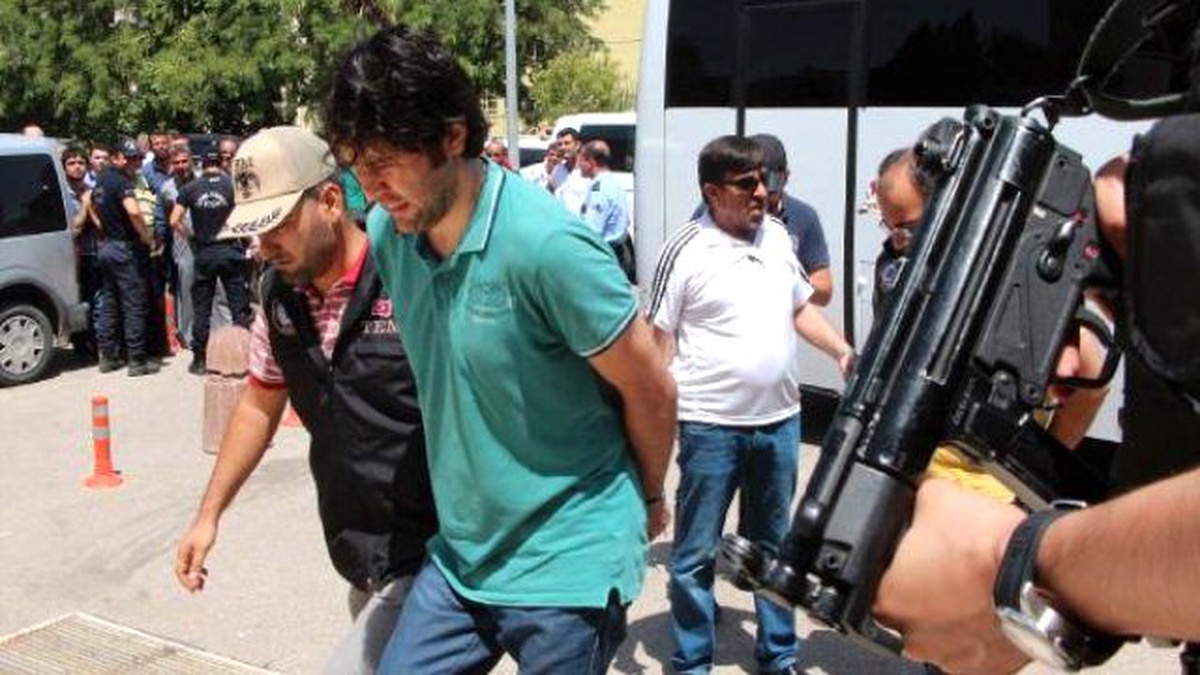 Şanlıurfa\'da Gözaltındaki 40 Hakim ve Savcı Adliyede