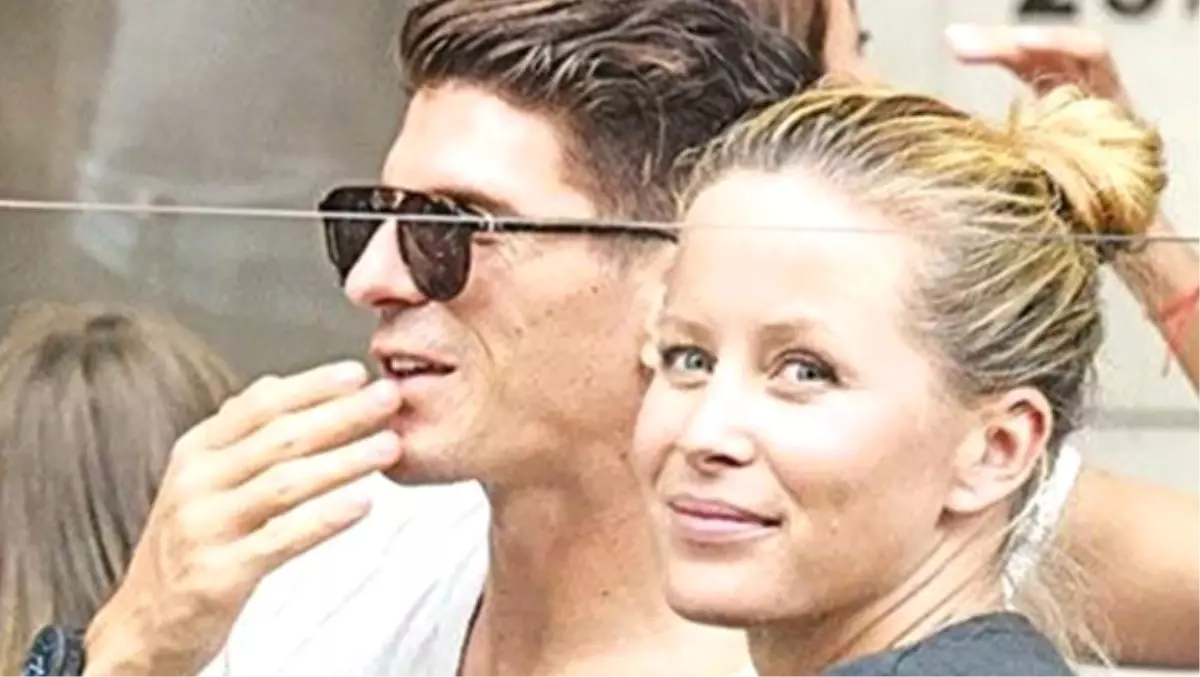 Mario Gomez\'in Sevgilisi Yıldız Oyuncunun Aklını Karıştırdı