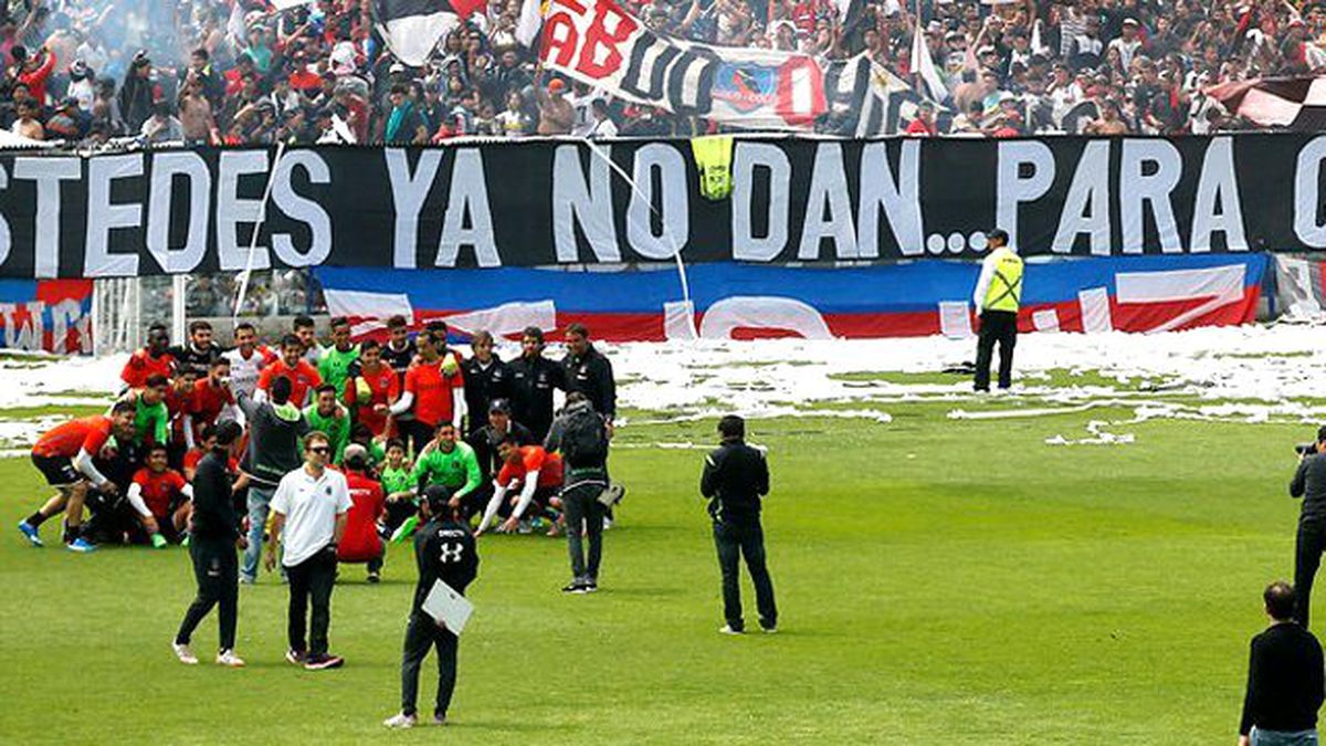 Şilili Futbolcular Paralarını Alamayınca Greve Gitti