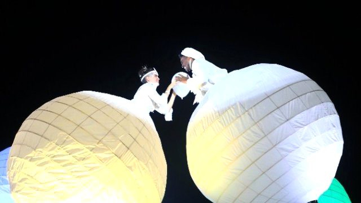 Strange Fruit" Gösteri Grubu Şaşırtıcı Şovlarıyla Expo 2016\'da