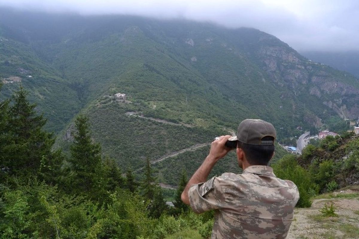 Trabzon\'un Maçka İlçesinde 3 Polisi Şehit Eden 4\'ü Polis 5 Kişiyi Yaralayan Teröristler Çember...