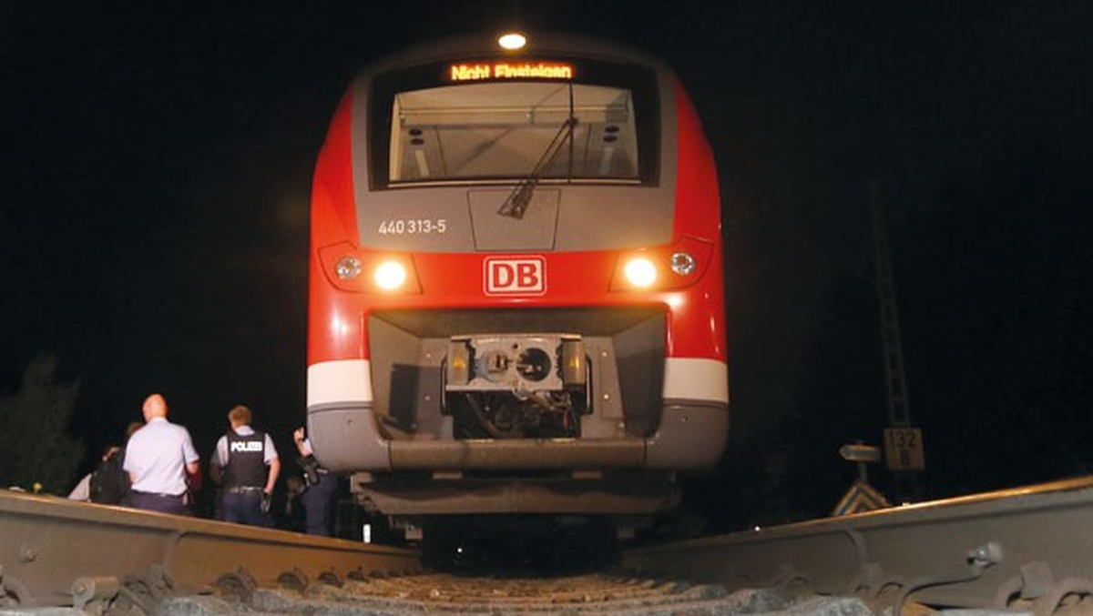 Trende Dehşet Saçan Saldırganı Odasında Işid Bayrağı Bulundu