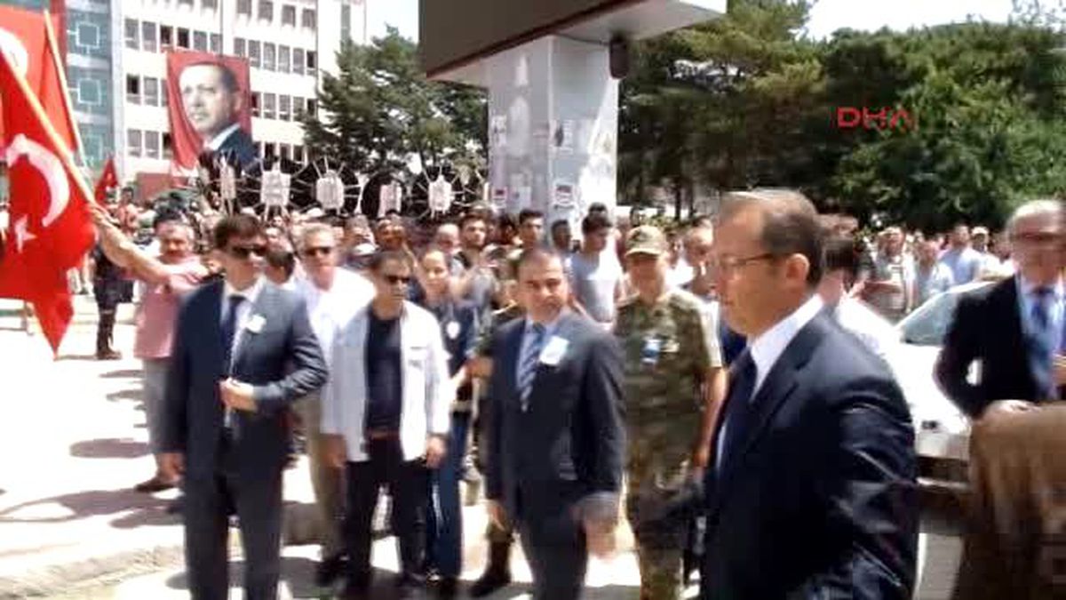 Van Şehit Özel Harekat Polisini Van\'da 5 Bin Kişi Uğurladı