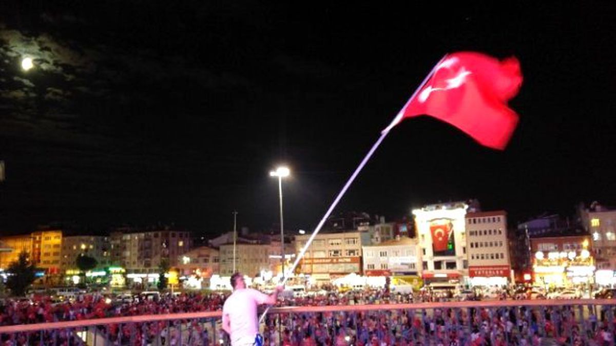 Zeytinburnu Darbe Girişimine "Dur" Dedi