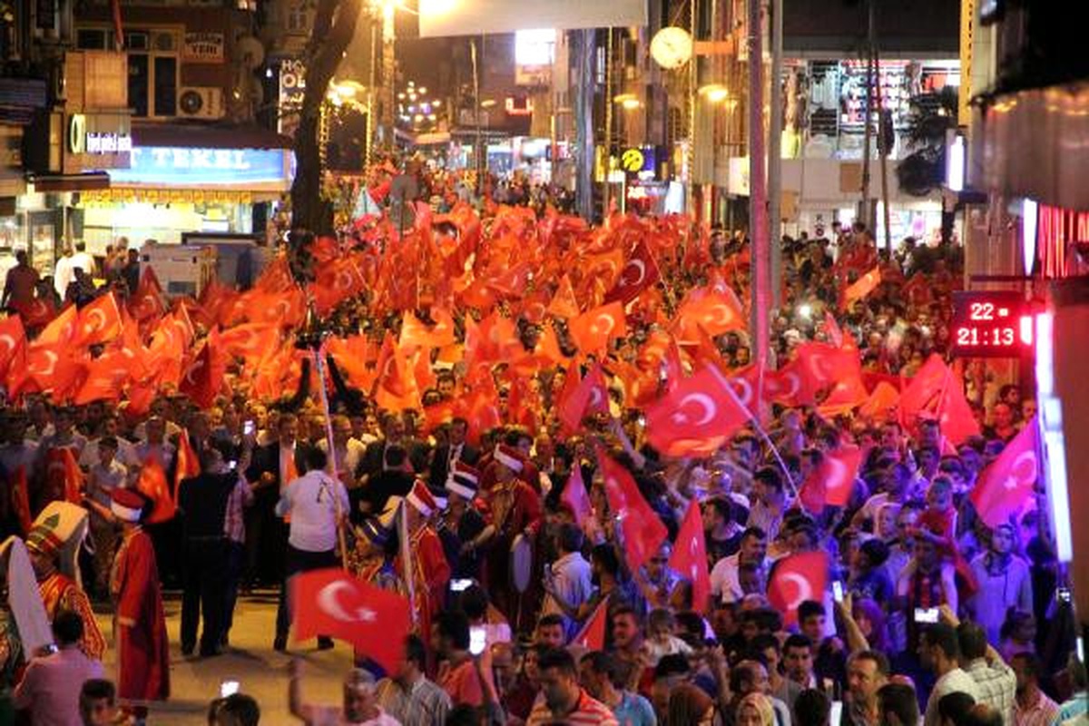 Zonguldak\'ta Demokrasi Yürüyüşünde 5 Bin Kişi Yürüdü