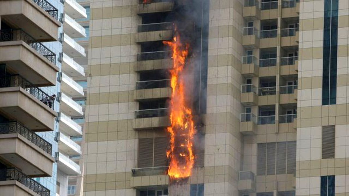 75 Katlı Gökdelende Yangın Çıktı
