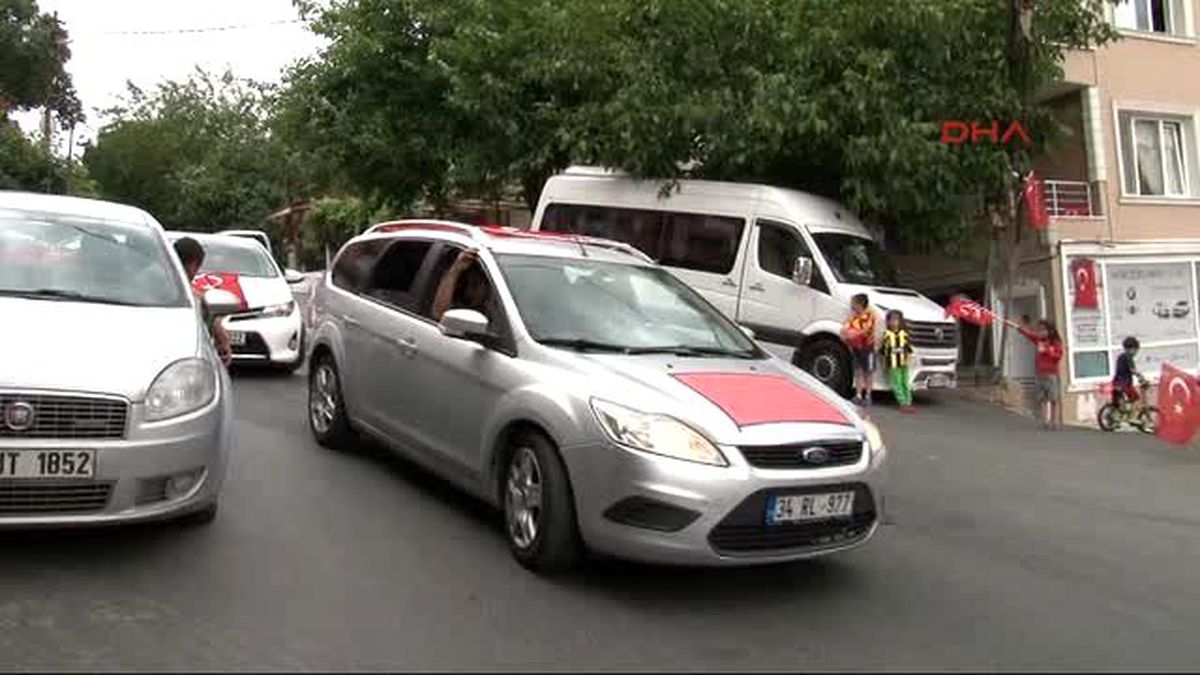 ABD Konsolosluğu Önünde 3 Saat Boyunca Protesto Turu Attılar