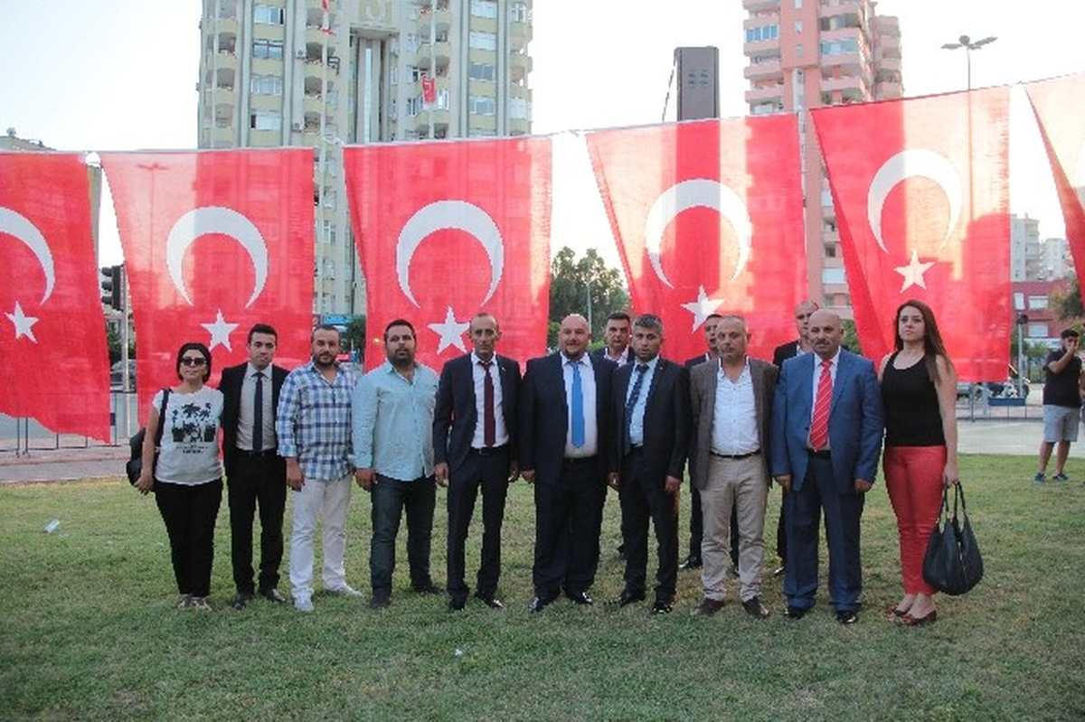Adana\'da Darbe Girişimi Protestoları Sürüyor