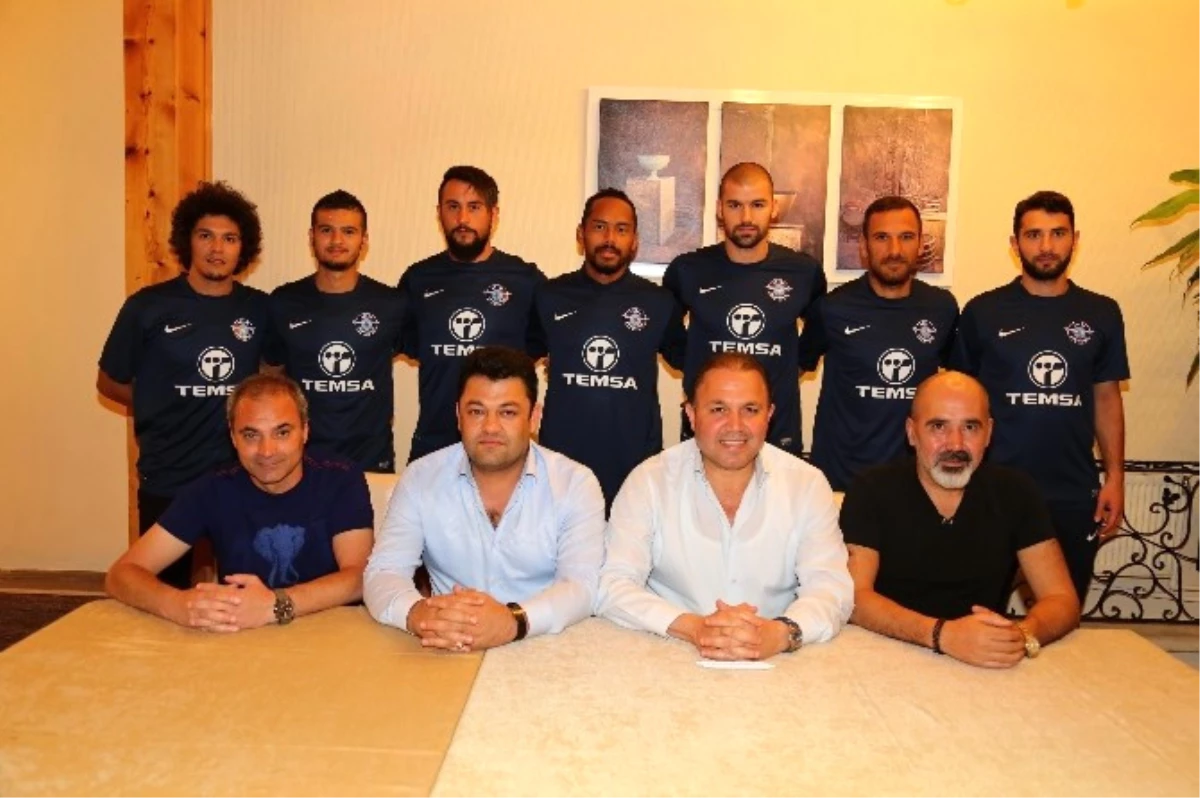 Adana Demirspor\'da Toplu İmza