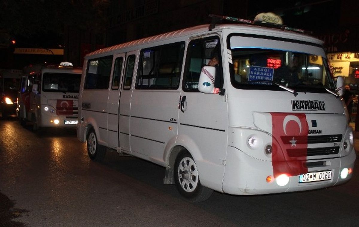 Adıyaman\'da Minibüs Şoförleri Demokrasi Konvoyu Düzenledi
