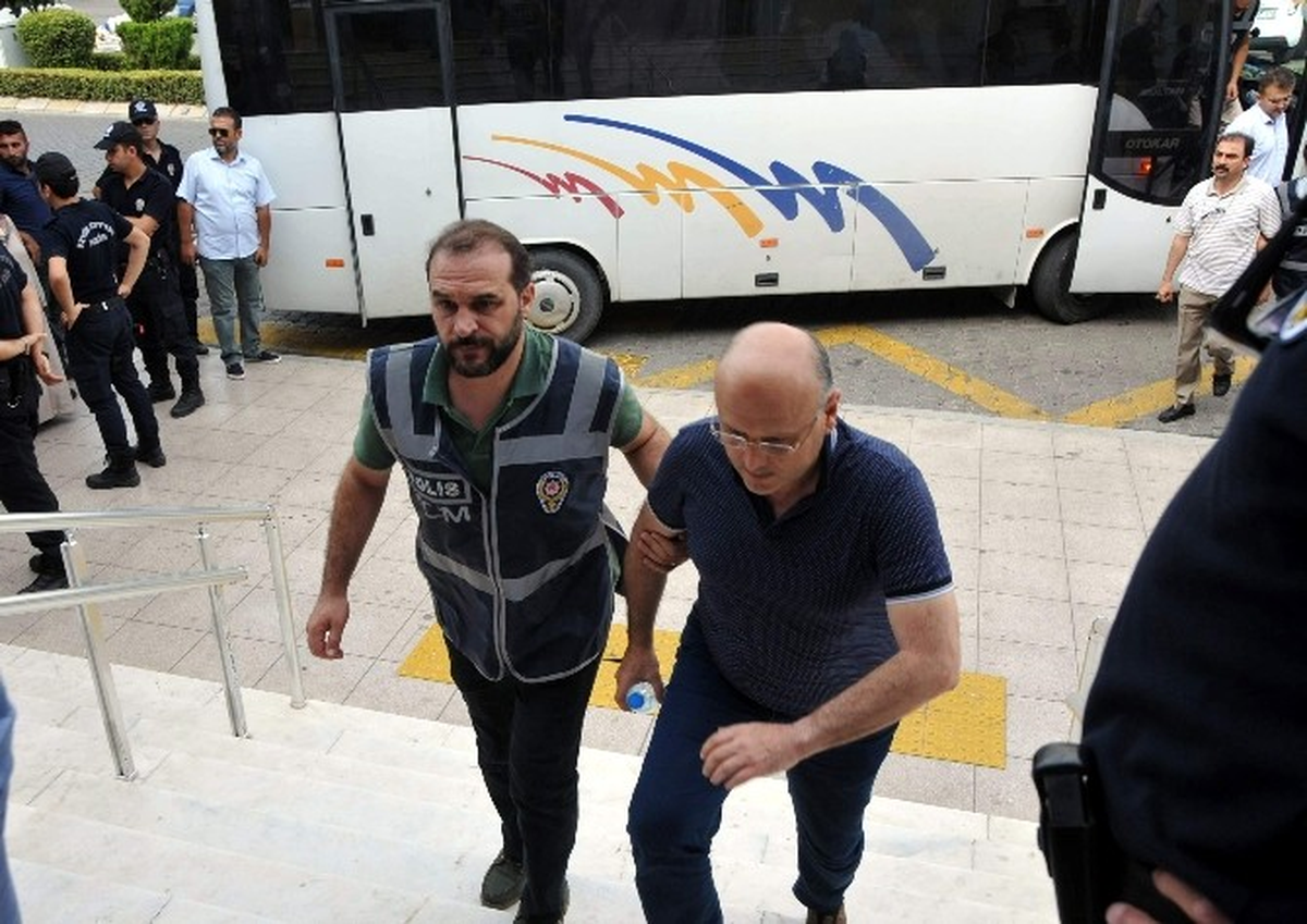 Aydın\'da Gözaltındaki 29 Kişi Adliyeye Sevk Edildi