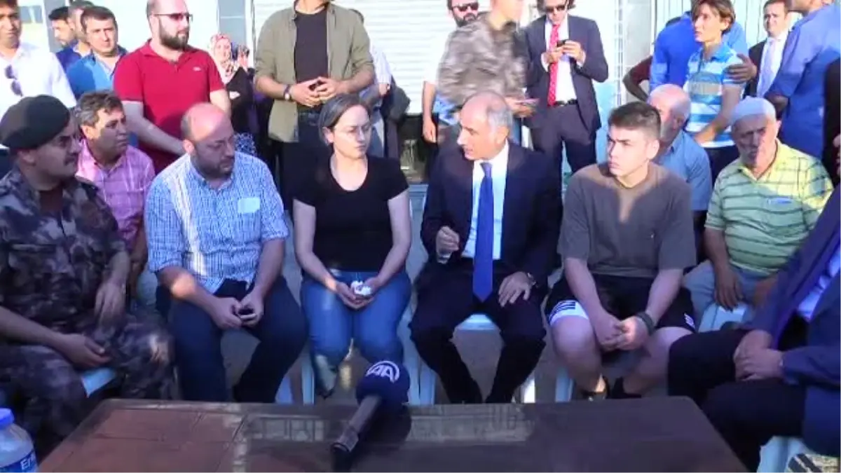 Bakan Ala, Şehit Özel Harekat Daire Başkan Yardımcısı Meriç Alemdar\'ın Evini Ziyaret Etti