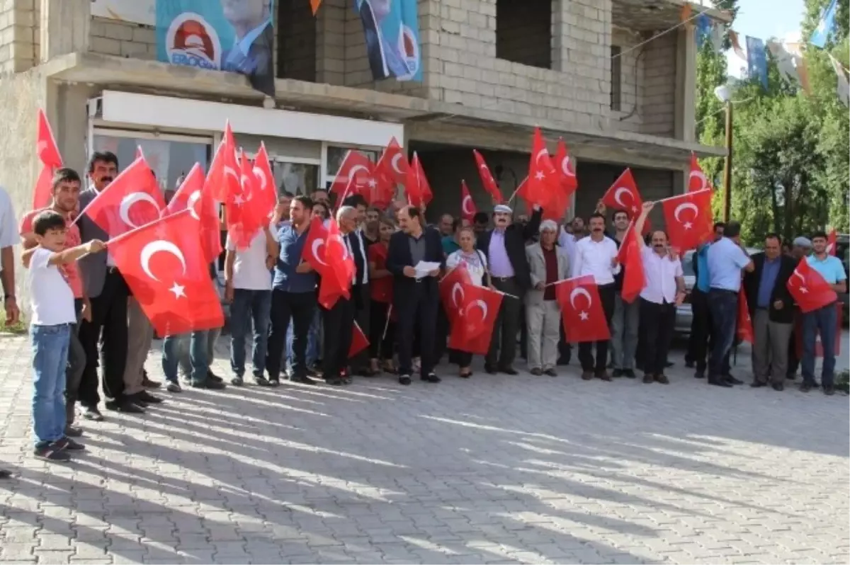 Başkale\'de Darbe Protestosu