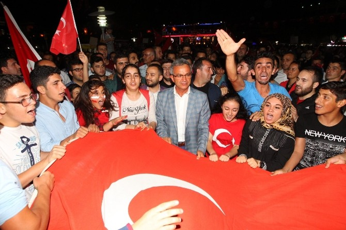 Başkan Köşker, Milli İrade ve Demokrasi Nöbetine Katıldı
