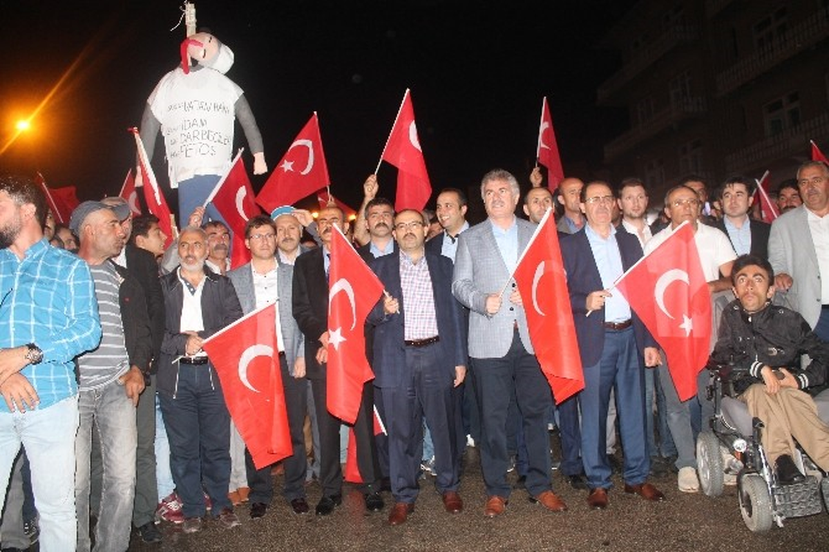 Bayburt\'ta 4 Siyasi Parti Temsilcisi Kol Kola Girdi