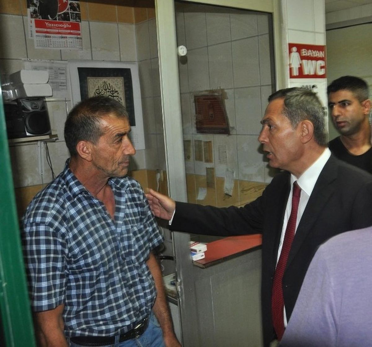 Belediye Başkanından Tuvaletçiye Fırça