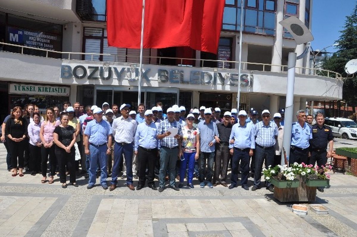 Bozüyük\'te Darbe Girişimine Tepkiler Sürüyor