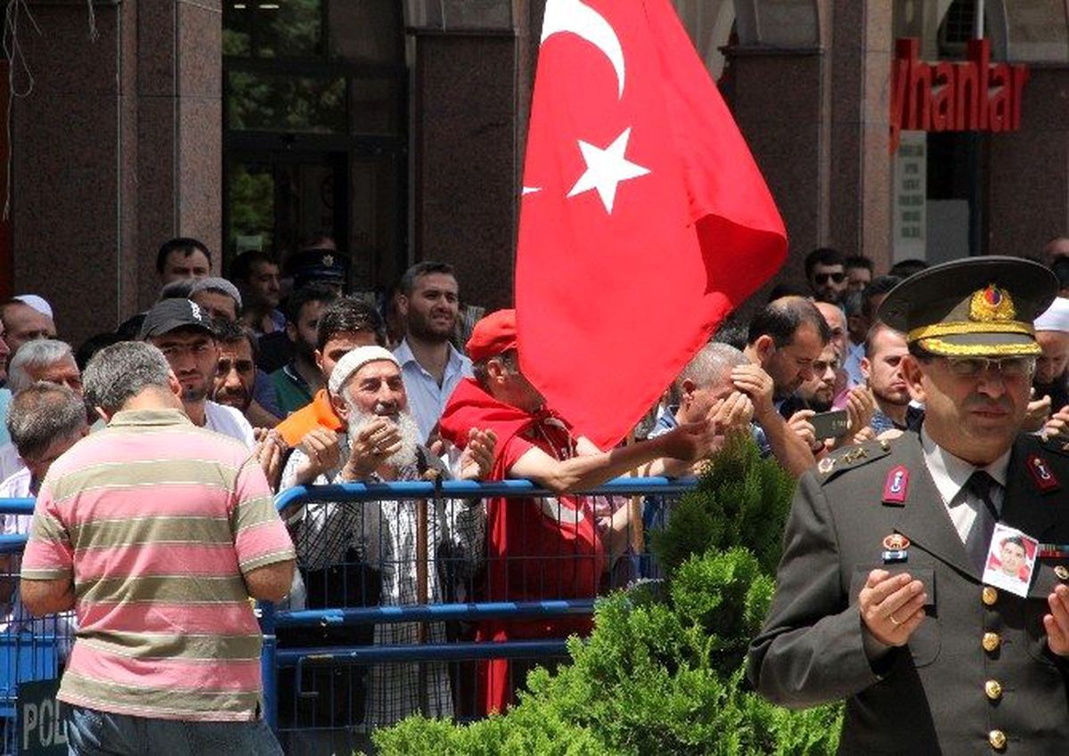 Bursalılar Şehit Polisi Gözyaşlarıyla Uğurladı