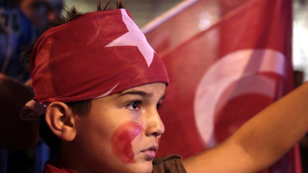 Darbecilere Karşı Demokrasi Nöbeti Devam Ediyor