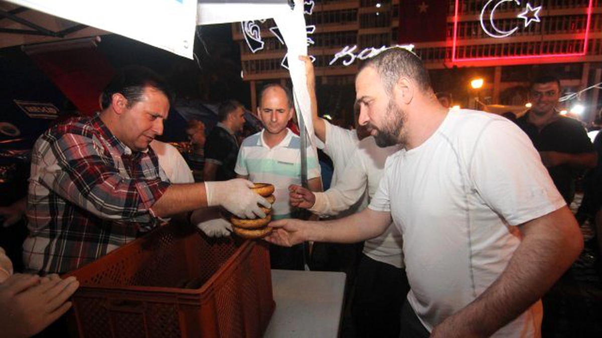 Demokrasi Nöbetindekilere Menderes Desteği
