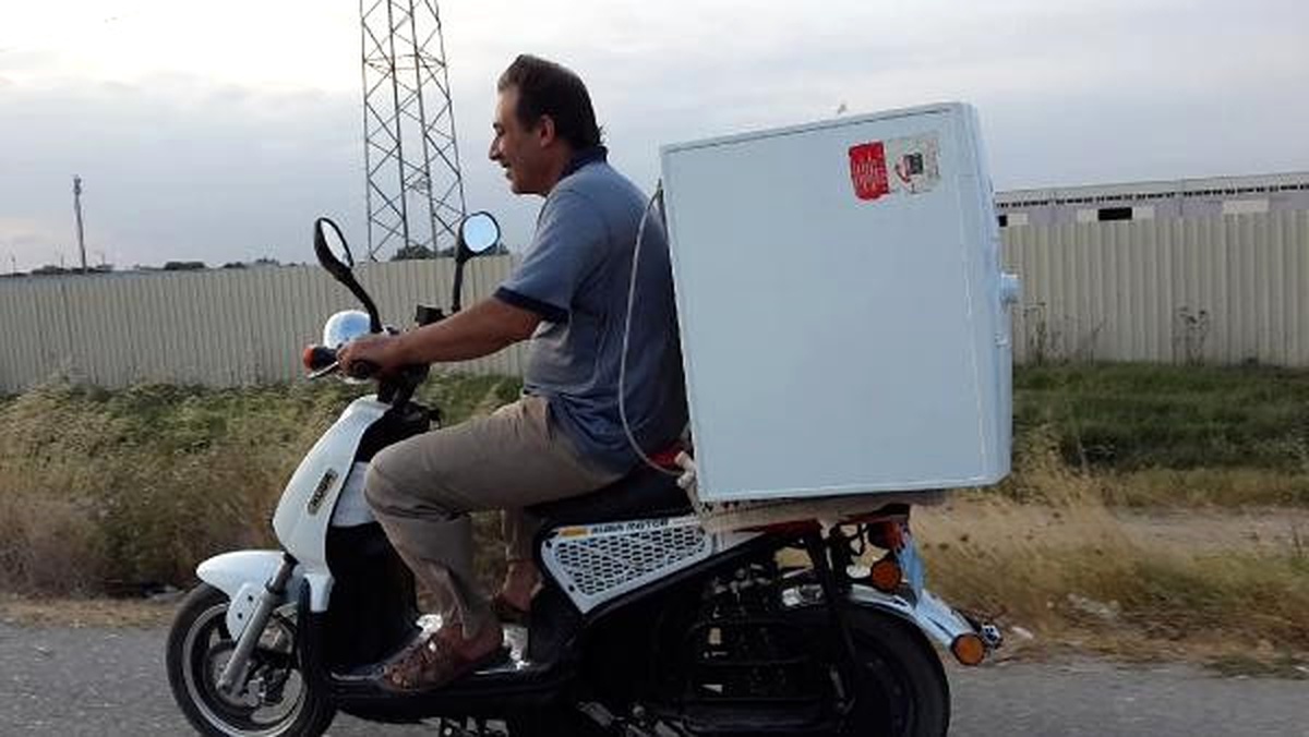 Elektrikli Bisikletle Çamaşır Makinesi Taşıdı