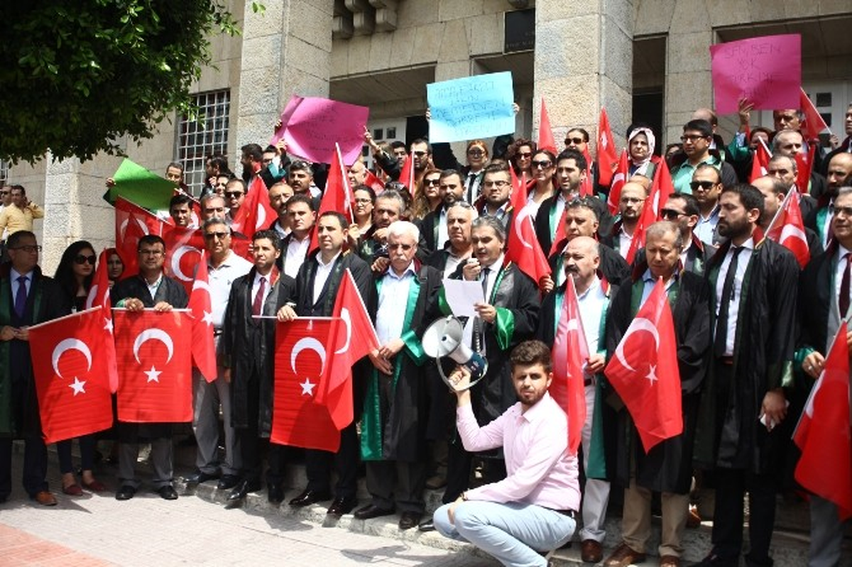 Hukukçulardan \'Paralelcileri Temizleyin\' Çağrısı