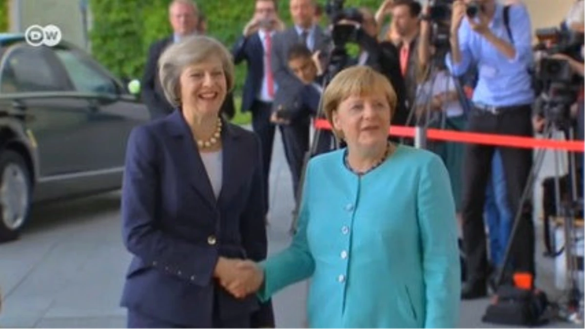 İngiltere\'nin Yeni Başbakanı May Berlin\'de