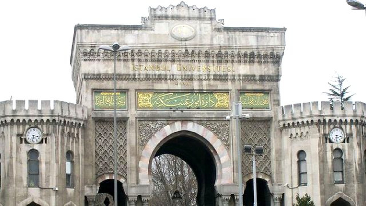 İstanbul Üniversitesi\'nde 95 Öğretim Görevlisi Görevden Uzaklaştırıldı