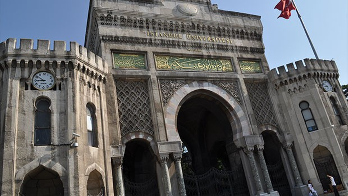 İü 95 Öğretim Üyesini Görevden Uzaklaştırdı