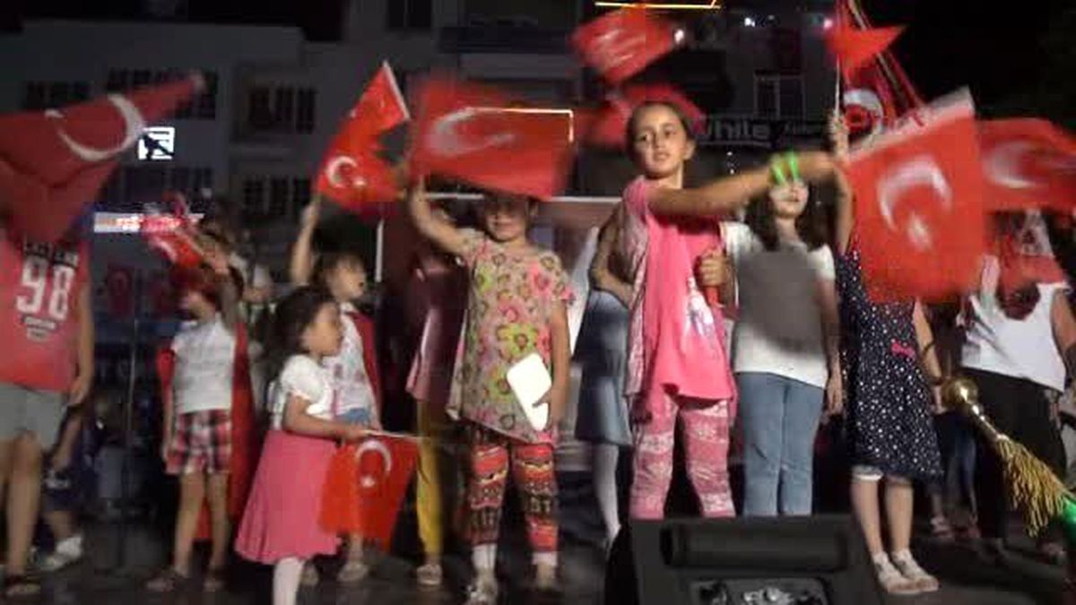 Manisalı Komutan İçin Dev Pankart