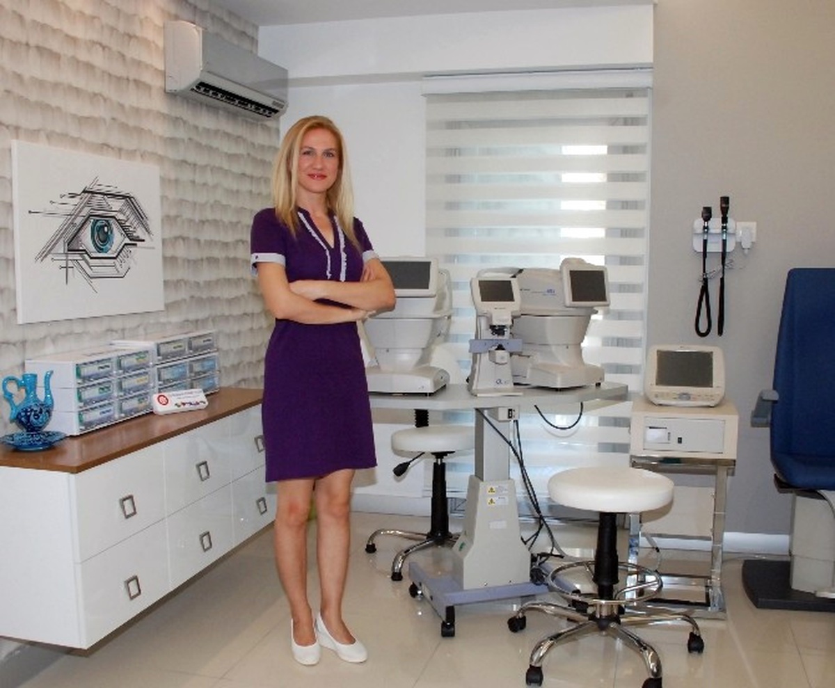 Op. Dr. Atabay: "Güneş Gözlüğü Muhakkak Kullanın"