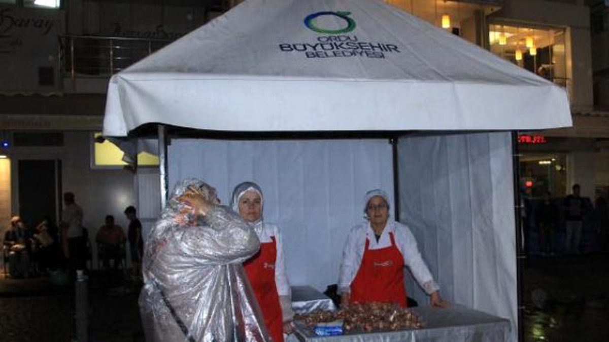 Ordu\'da Yağmur Altında Demokrasi Nöbeti