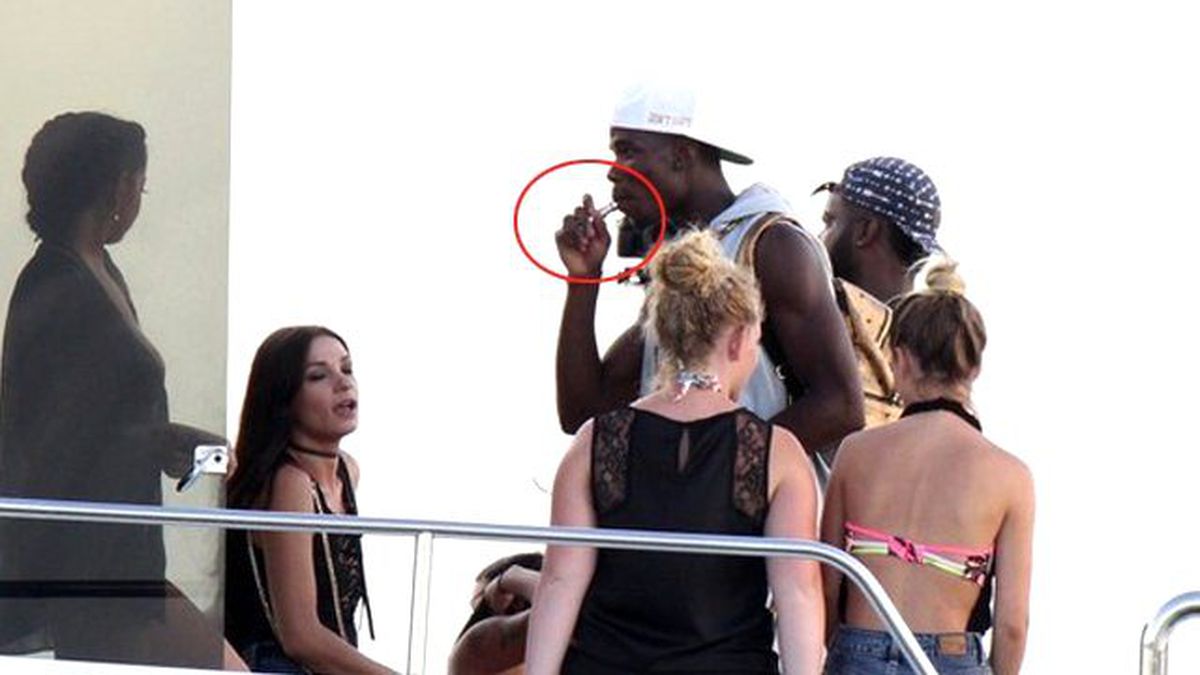 Paul Pogba, Elektronik Sigara İçerken Görüntülendi