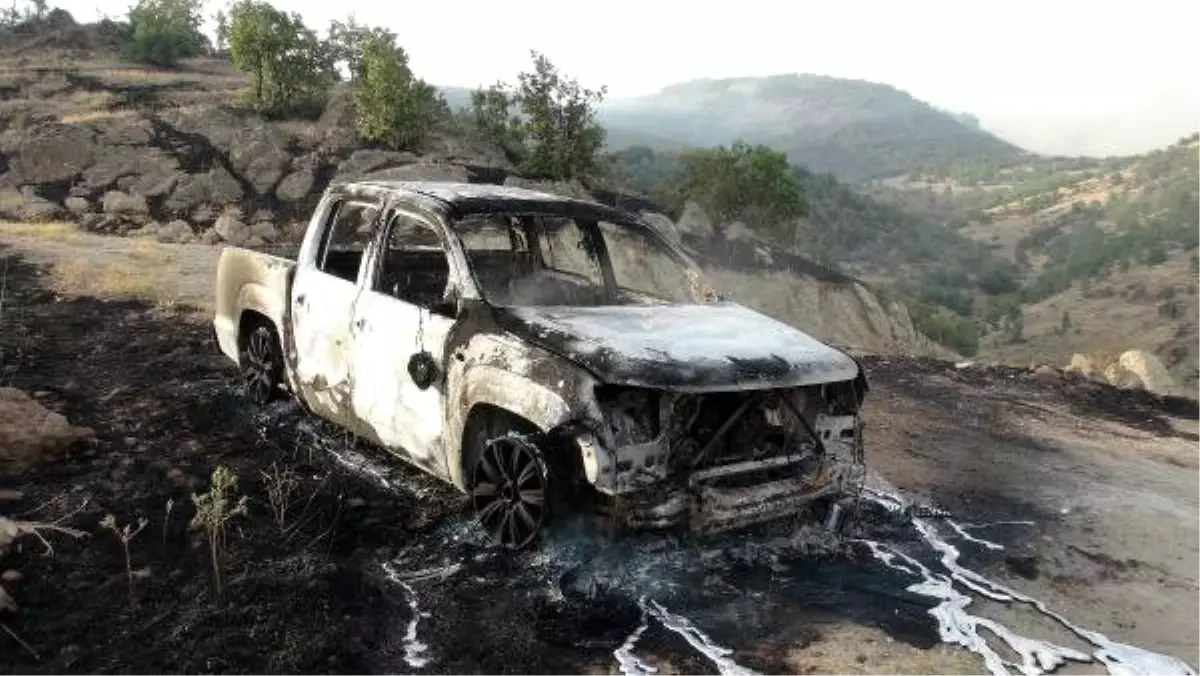 Pkk, Tunceli\'de Yangın Söndürmeye Giden İşçilerin Aracını Yaktı