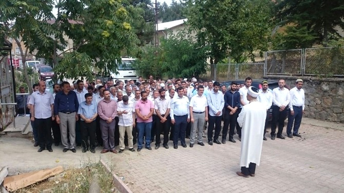 Şehitler İçin Gıyabi Namaz Kılındı