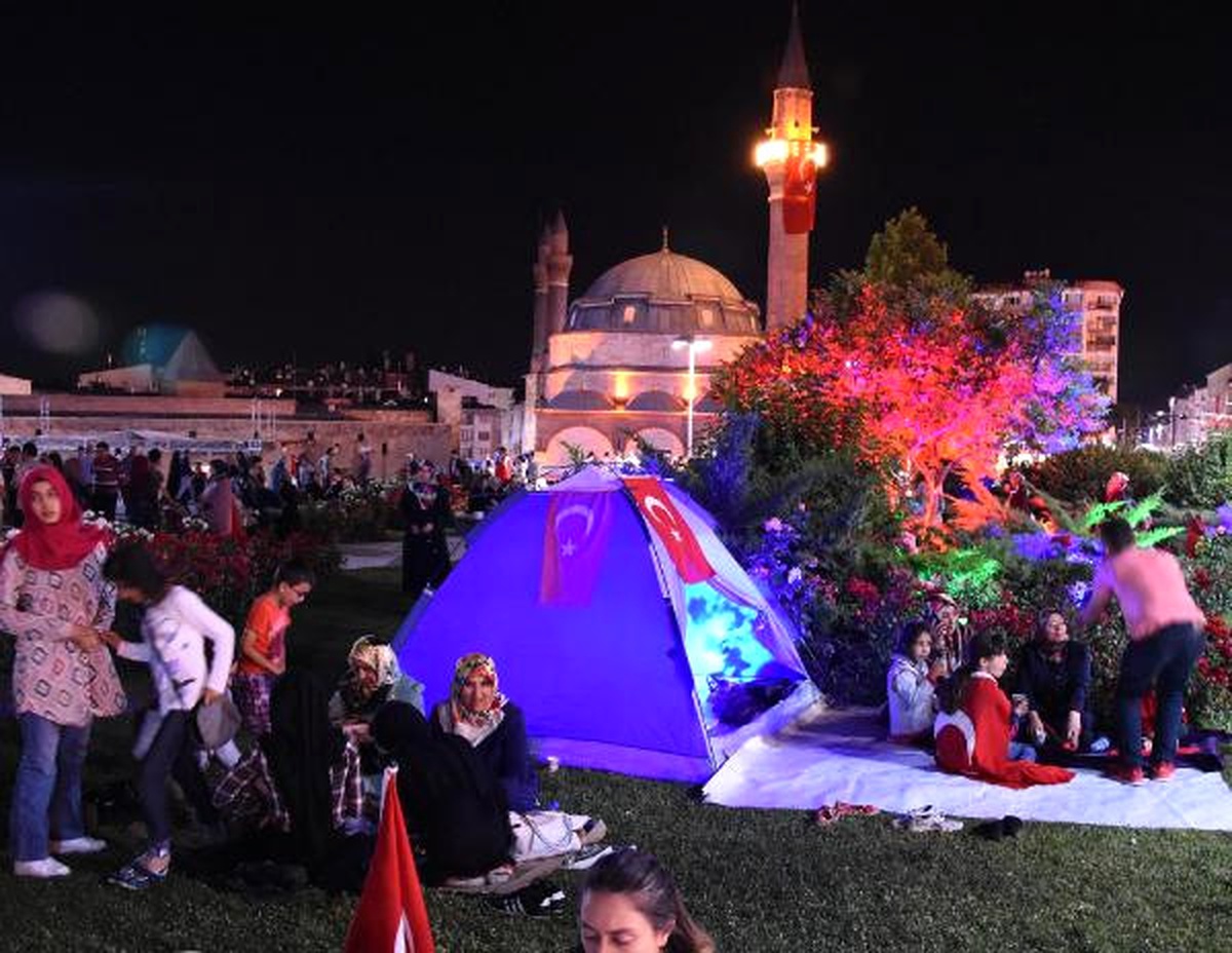 Sivas Halkı Çadırlarda Demokrasi Nöbetini Sürdürdü
