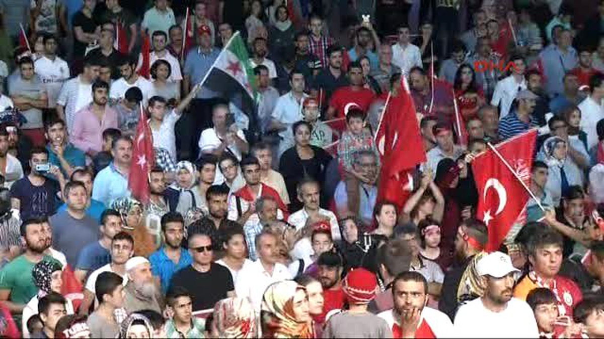 Taksim, Kısıklı, Saraçhane ve Zeytinburnu\'nda "Demokrasi Nöbeti"