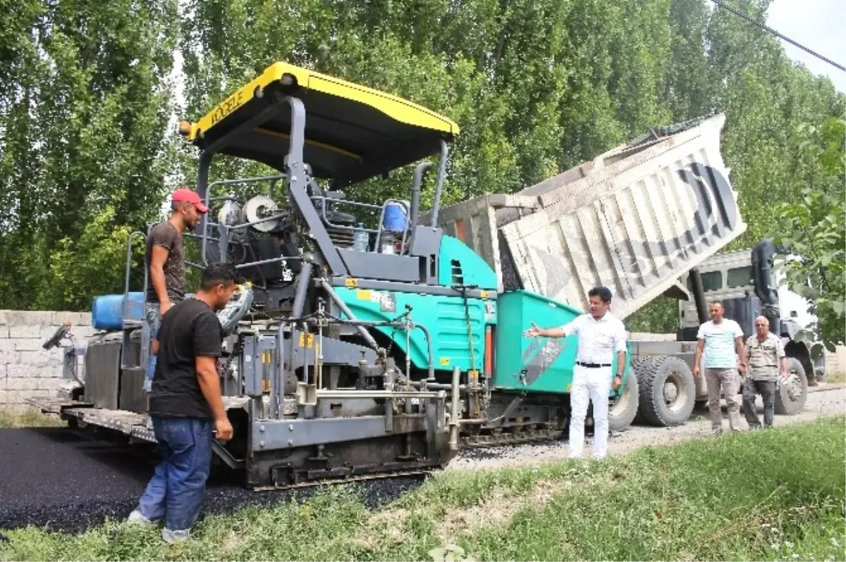 Tarihi Kervan Saray\'ın Yolu Asfaltlanıyor