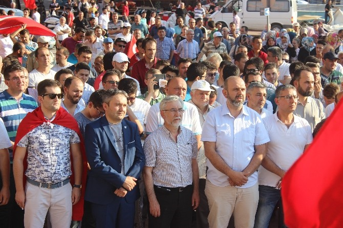Tavşanlı\'da Darbe Girişimine Tepkiler Sürüyor