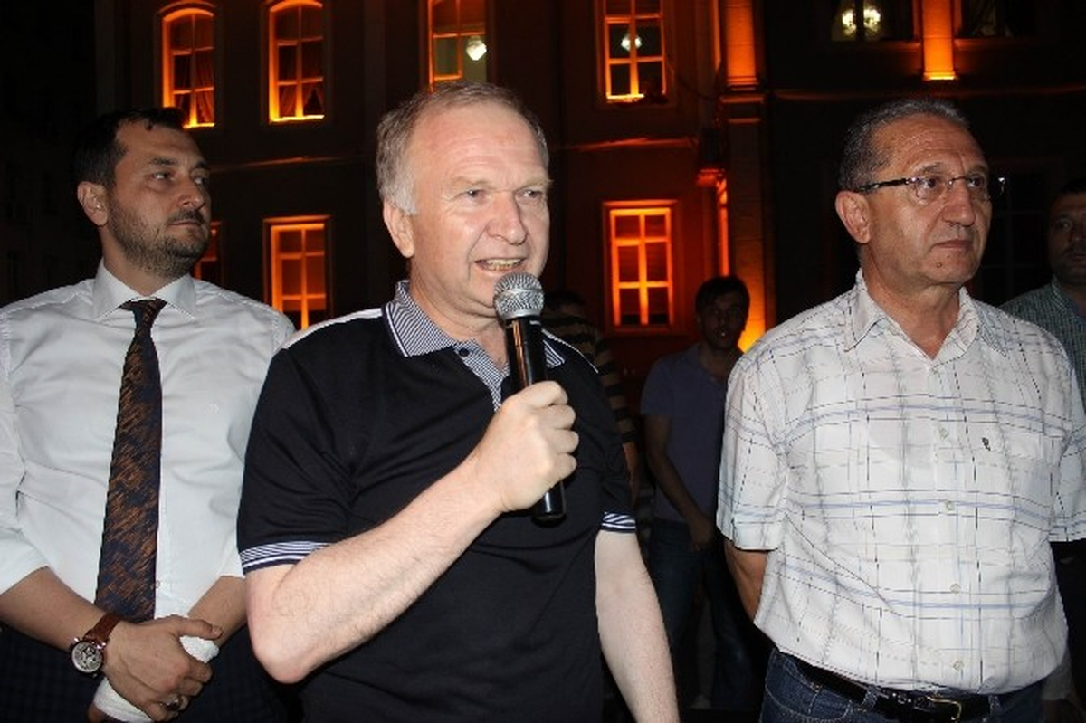 Vali Ceylan, "Darbeye Karşı Dimdik Ayaktayız"