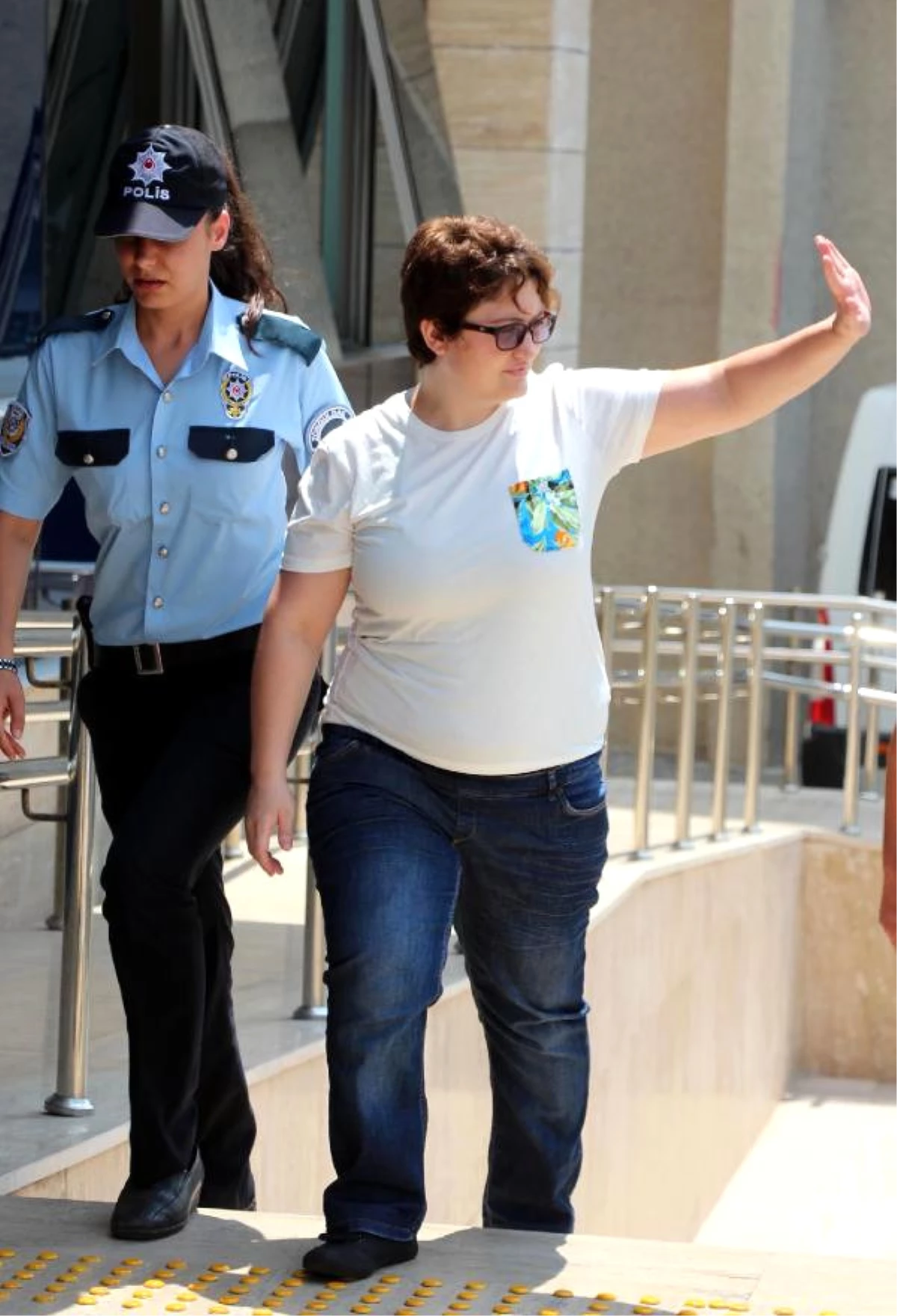 Zonguldak\'ta 10 Hakim ve Savcı Tutuklandı (2)