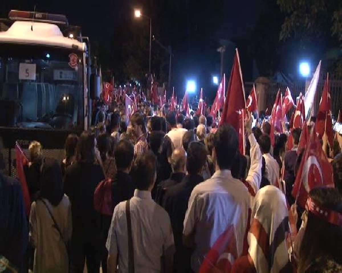 Akademisyenlerden Demokrasi Nöbetine Destek