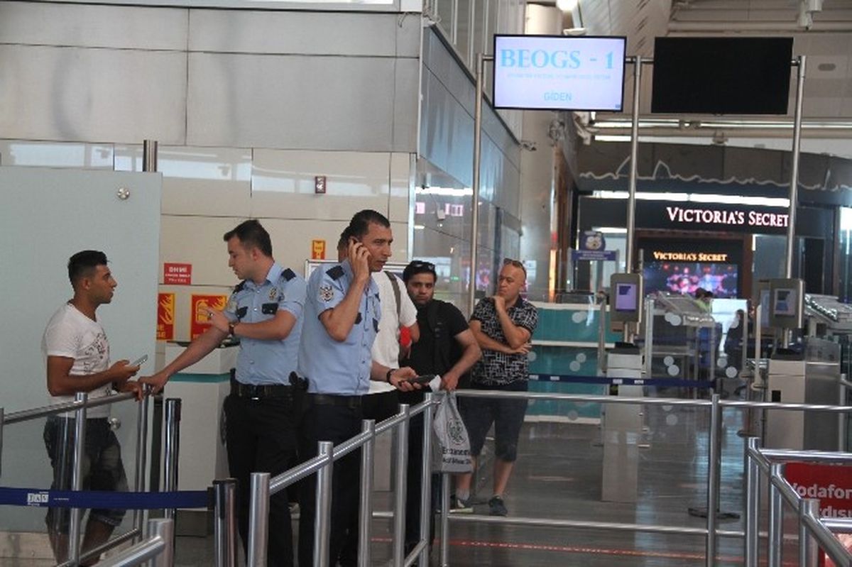 Atatürk Havalimanında Biyometrik Pasaport Kapatıldı