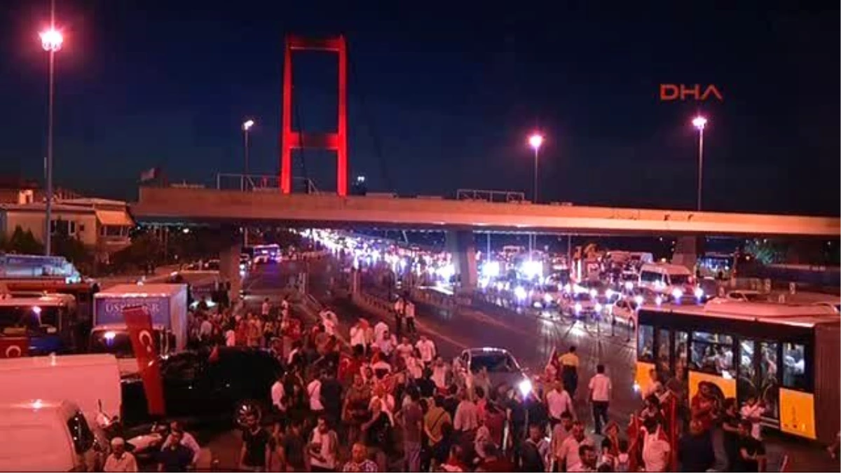 Boğaziçi Köprüsü\'nde Darbe Girişimi Protesto Ediliyor