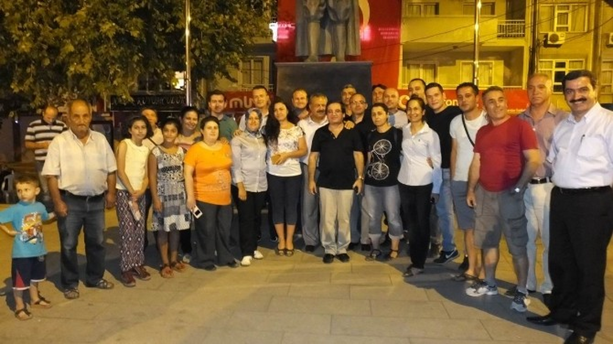 Burhaniyeliler Demokrasi Nöbetine Devam Ediyor