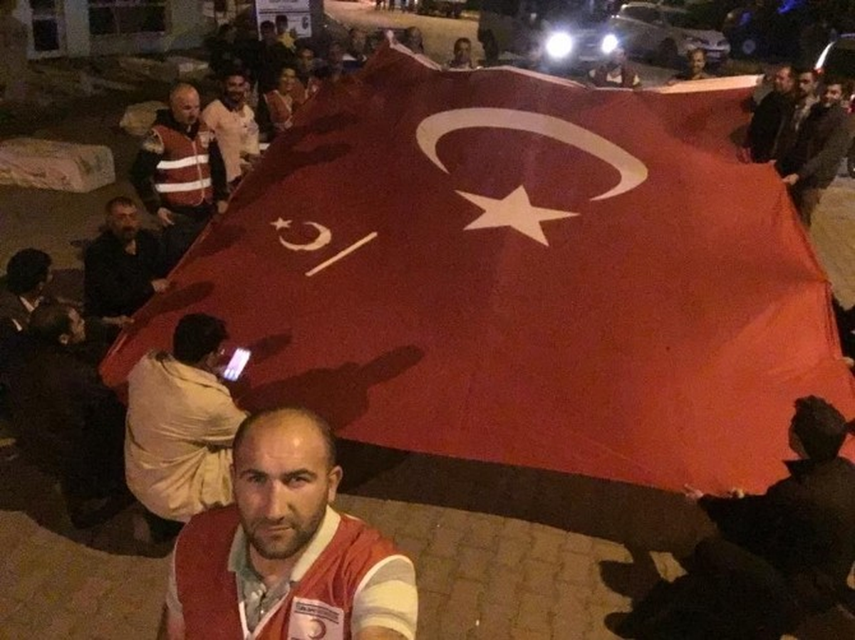 Çıldır Kızılayı\'dan Demokrasi Nöbetine Destek
