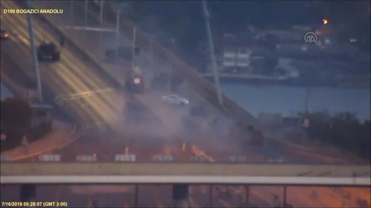 Köprü Üzerinde Darbecilerin Halka Top Atışı Yapması Kameralara Yansıdı