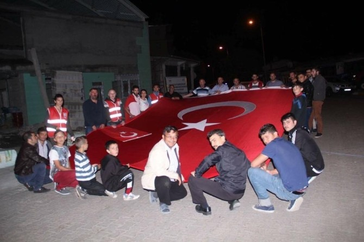 Demokrasi Nöbetine Çıldırlılar da Katıldı