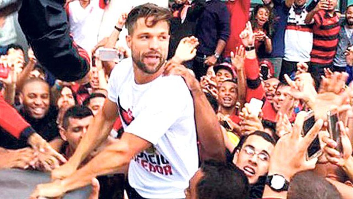 Diego Ribas'ı Brezilya'da Binlerce Taraftar Karşıladı